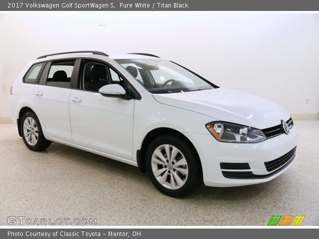 2017 Volkswagen Golf SportWagen S in Pure White