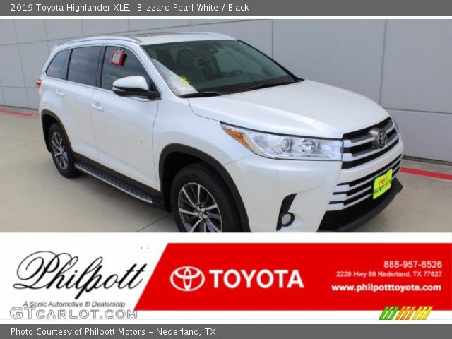 2019 Toyota Highlander XLE in Blizzard Pearl White