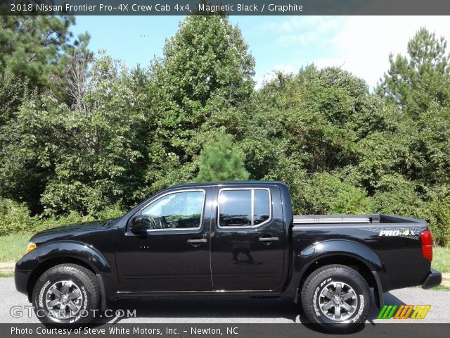 2018 Nissan Frontier Pro-4X Crew Cab 4x4 in Magnetic Black