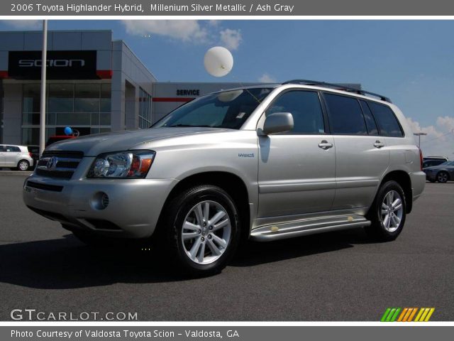 2006 Toyota Highlander Hybrid in Millenium Silver Metallic