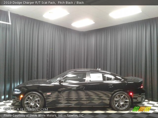 2019 Dodge Charger R/T Scat Pack in Pitch Black