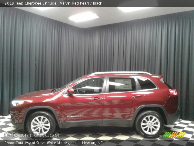 2019 Jeep Cherokee Latitude in Velvet Red Pearl