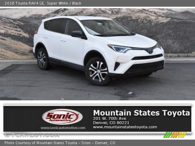 2018 Toyota RAV4 LE in Super White