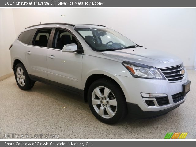 2017 Chevrolet Traverse LT in Silver Ice Metallic