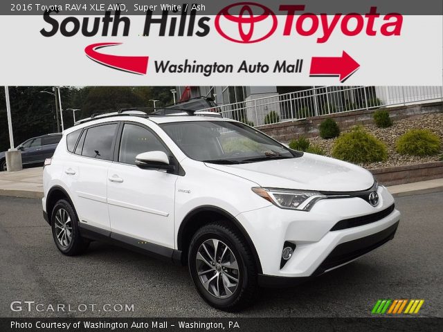 2016 Toyota RAV4 XLE AWD in Super White