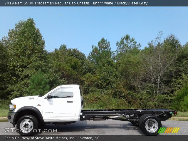 2019 Ram 5500 Tradesman Regular Cab Chassis in Bright White