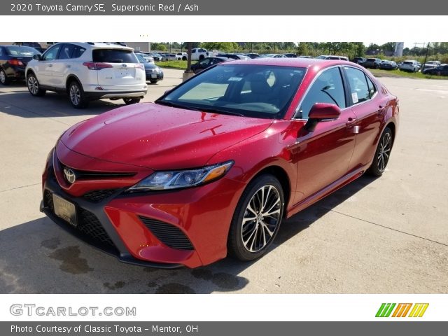 2020 Toyota Camry SE in Supersonic Red