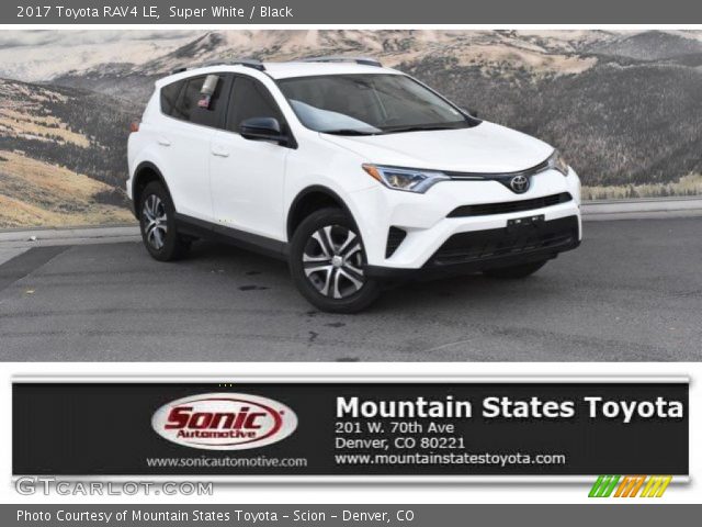 2017 Toyota RAV4 LE in Super White