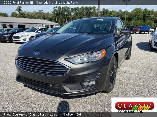 2020 Ford Fusion SE in Magnetic Metallic