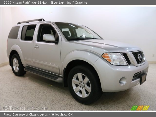 2009 Nissan Pathfinder SE 4x4 in Silver Lightning