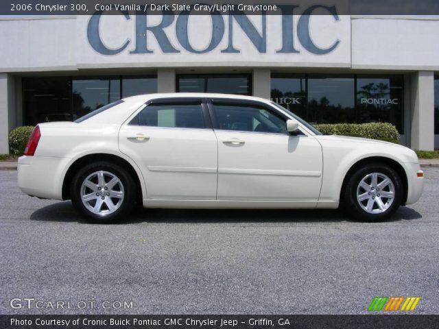 2006 Chrysler 300  in Cool Vanilla