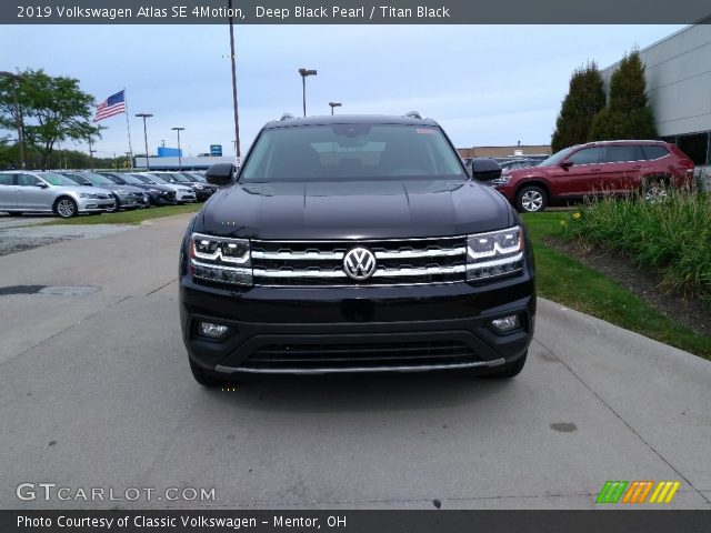 2019 Volkswagen Atlas SE 4Motion in Deep Black Pearl