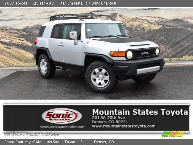 2007 Toyota FJ Cruiser 4WD in Titanium Metallic