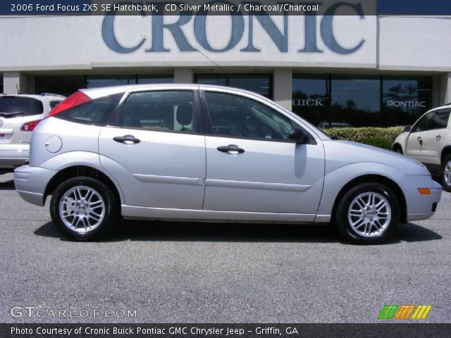 2006 Ford Focus ZX5 SE Hatchback in CD Silver Metallic