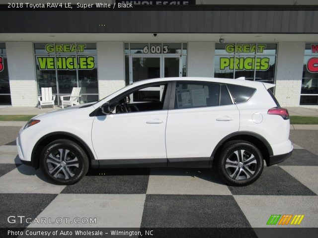 2018 Toyota RAV4 LE in Super White