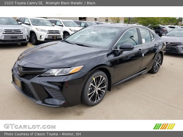 2020 Toyota Camry SE in Midnight Black Metallic