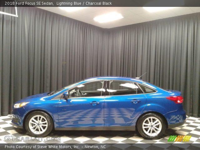 2018 Ford Focus SE Sedan in Lightning Blue