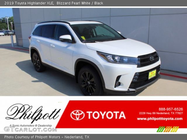 2019 Toyota Highlander XLE in Blizzard Pearl White