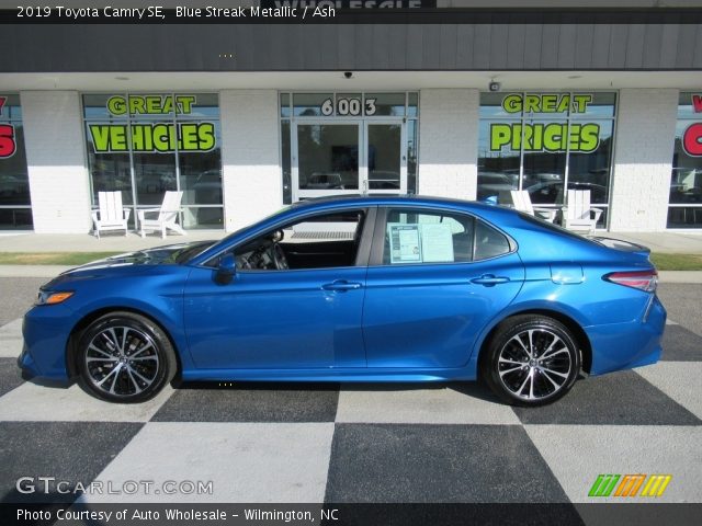 2019 Toyota Camry SE in Blue Streak Metallic