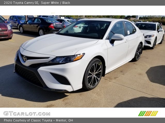 2020 Toyota Camry SE in Super White