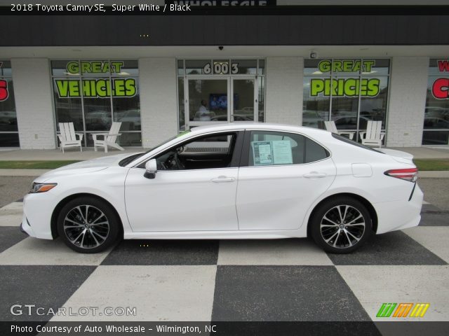 2018 Toyota Camry SE in Super White