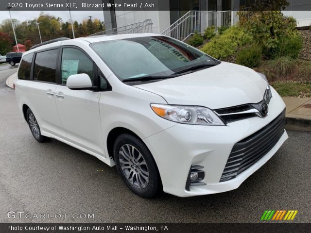 2020 Toyota Sienna XLE in Blizzard White Pearl