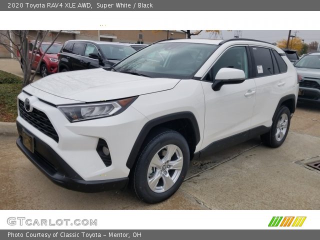 2020 Toyota RAV4 XLE AWD in Super White