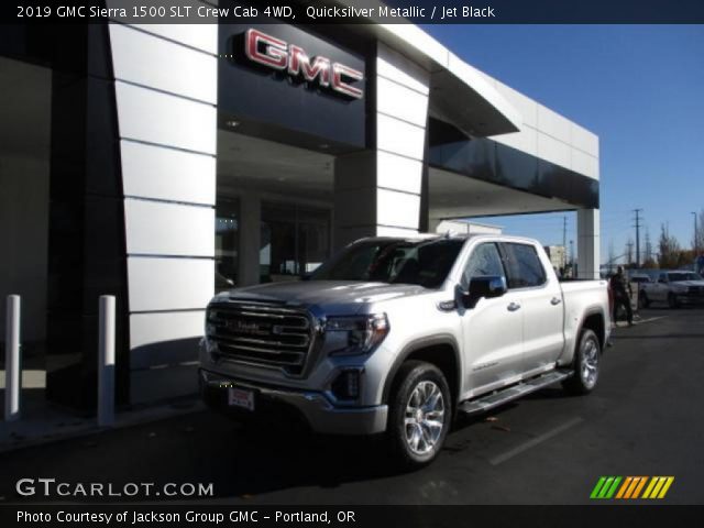 2019 GMC Sierra 1500 SLT Crew Cab 4WD in Quicksilver Metallic