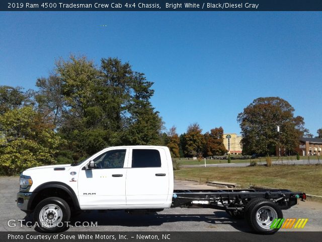 2019 Ram 4500 Tradesman Crew Cab 4x4 Chassis in Bright White