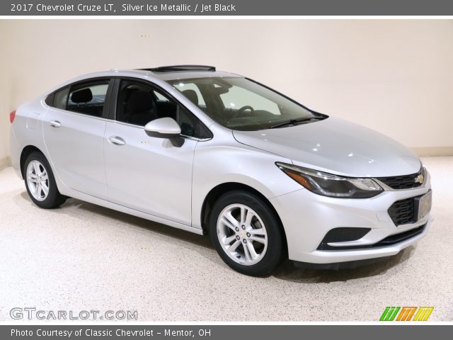 2017 Chevrolet Cruze LT in Silver Ice Metallic