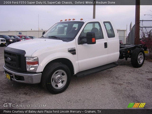 2009 Ford F350 Super Duty XL SuperCab Chassis in Oxford White