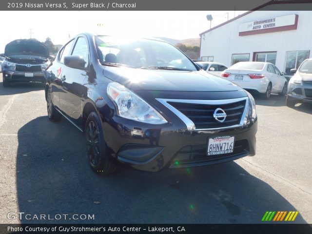 2019 Nissan Versa S in Super Black