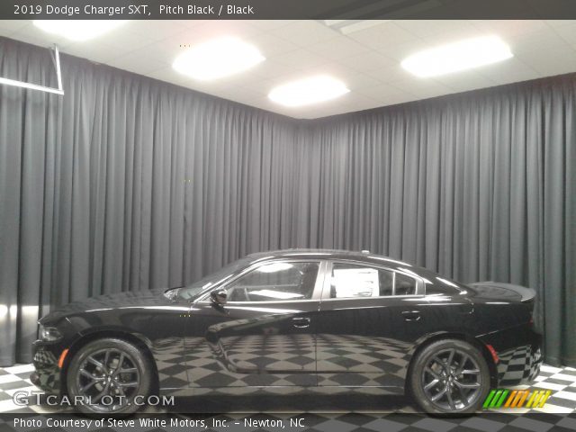 2019 Dodge Charger SXT in Pitch Black