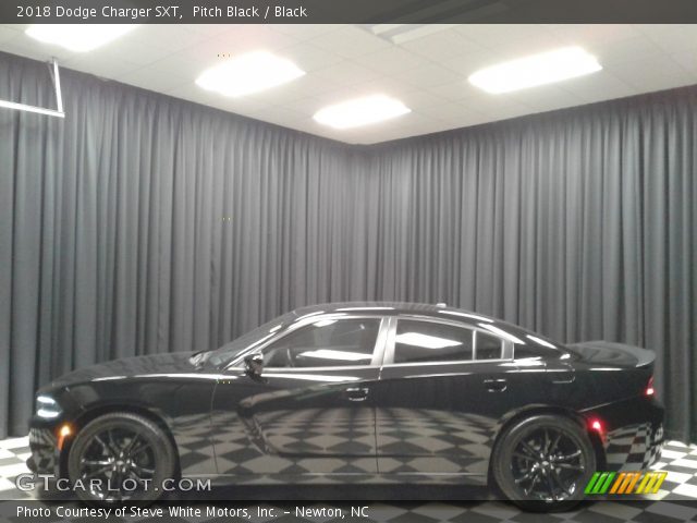 2018 Dodge Charger SXT in Pitch Black