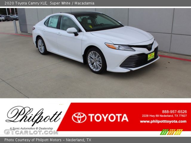 2020 Toyota Camry XLE in Super White