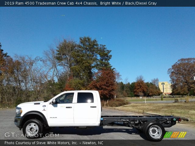2019 Ram 4500 Tradesman Crew Cab 4x4 Chassis in Bright White
