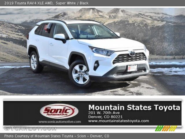 2019 Toyota RAV4 XLE AWD in Super White