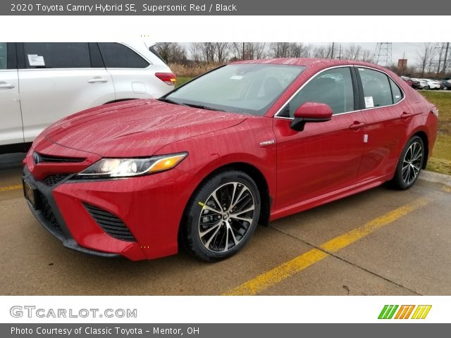 2020 Toyota Camry Hybrid SE in Supersonic Red