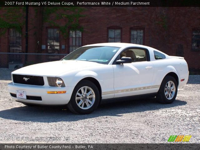 Performance White 2007 Ford Mustang V6 Deluxe Coupe