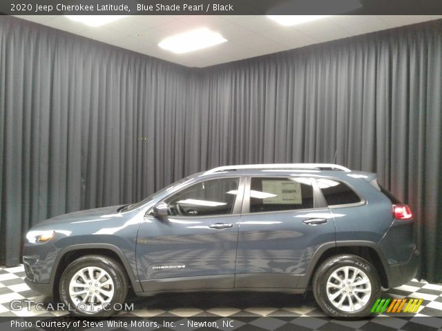 2020 Jeep Cherokee Latitude in Blue Shade Pearl