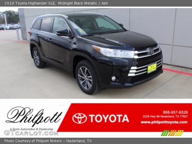 2019 Toyota Highlander XLE in Midnight Black Metallic