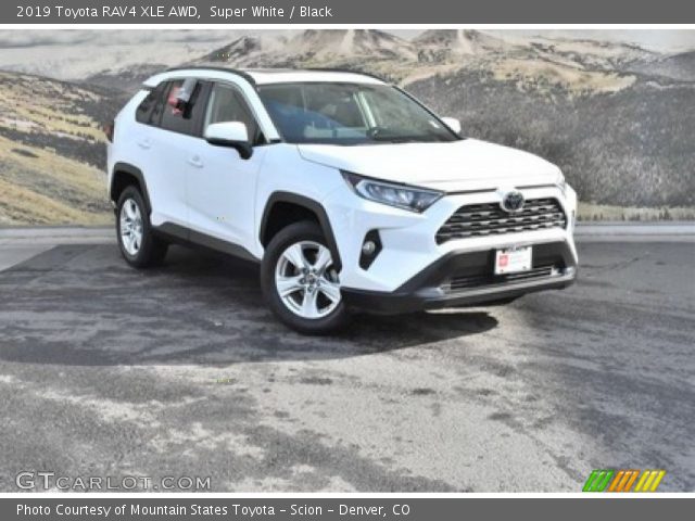 2019 Toyota RAV4 XLE AWD in Super White