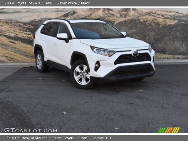 2019 Toyota RAV4 XLE AWD in Super White