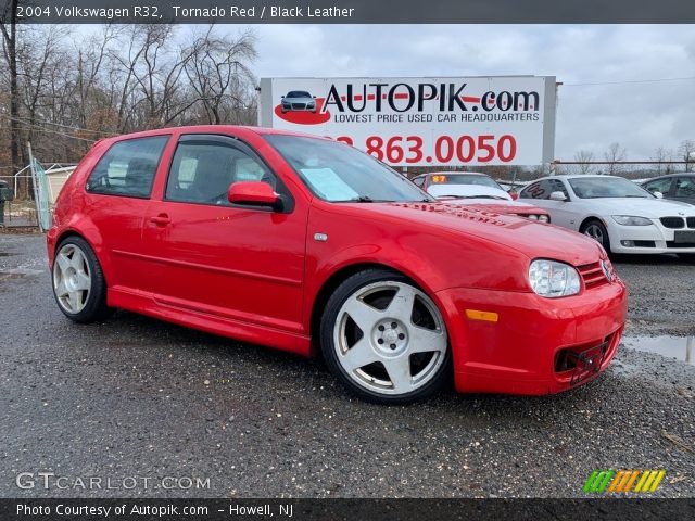 2004 Volkswagen R32  in Tornado Red