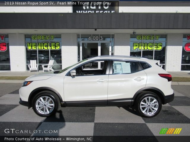 2019 Nissan Rogue Sport SV in Pearl White Tricoat