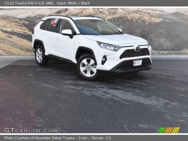 2019 Toyota RAV4 XLE AWD in Super White