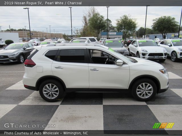2019 Nissan Rogue SV in Pearl White