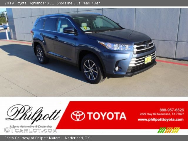 2019 Toyota Highlander XLE in Shoreline Blue Pearl