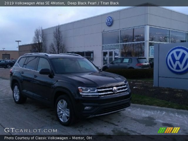 2019 Volkswagen Atlas SE 4Motion in Deep Black Pearl