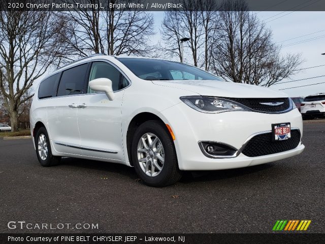 2020 Chrysler Pacifica Touring L in Bright White